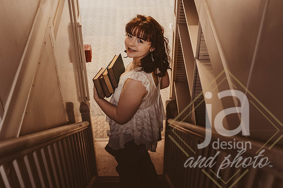 LoganBsr26@jadesignandphotollc111