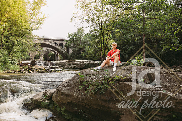 RyanKsr26@jadesignandphotollc131