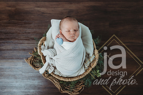 EnzoSaloNewborn-@jadesignandphoto2